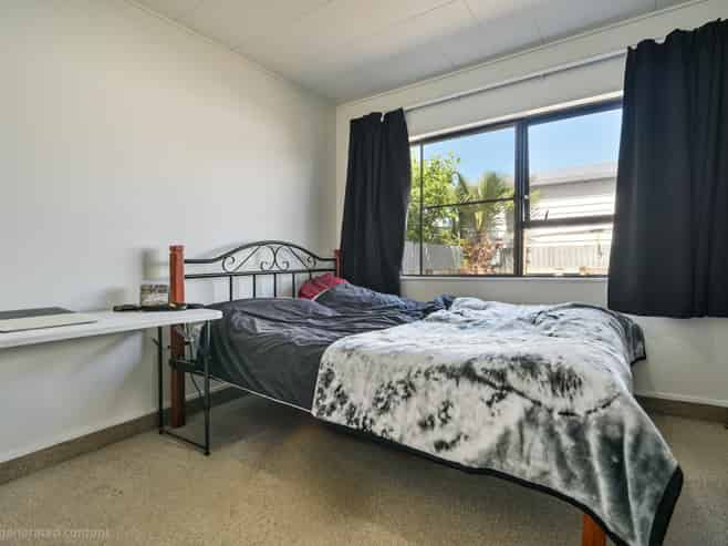 2/411 Avenue Road West, Hastings