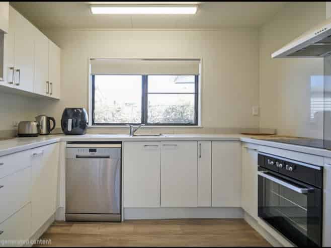 2/411 Avenue Road West, Hastings