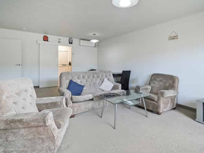 2/411 Avenue Road West, Hastings