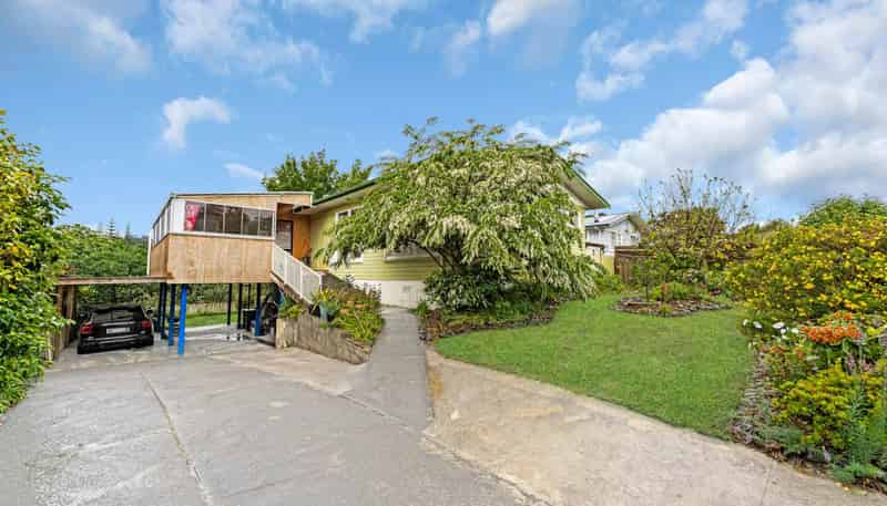 22  Lawrence Crescent, Hillpark