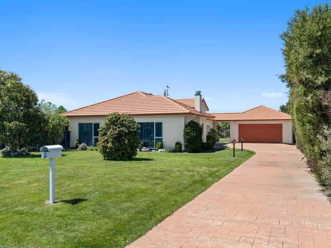 6 Daffodil Grove, Carterton