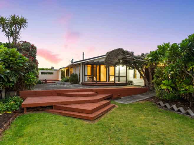 10 Jane Street, WAIKANAE BEACH