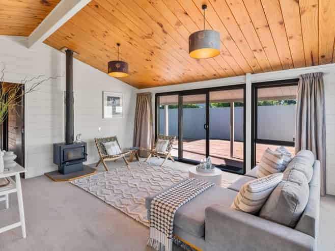 10 Jane Street, WAIKANAE BEACH