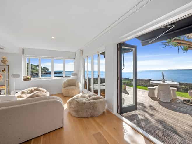 2/259 Hurstmere Road, Takapuna