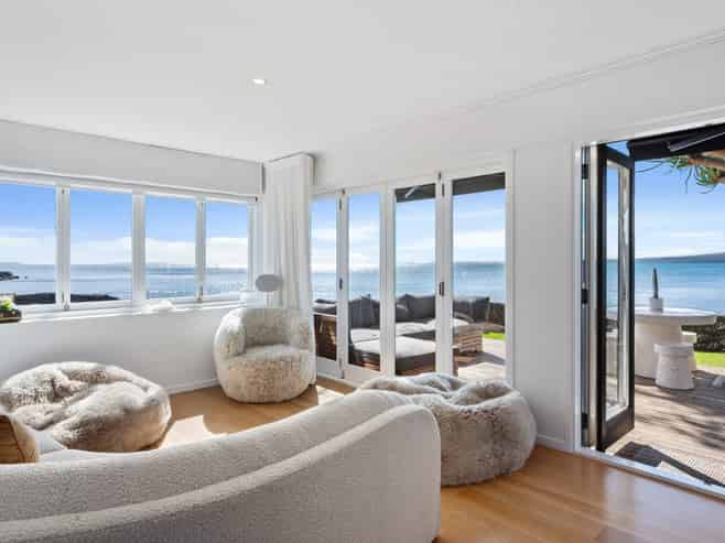 2/259 Hurstmere Road, Takapuna