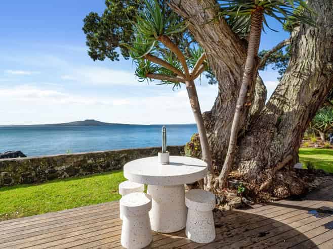 2/259 Hurstmere Road, Takapuna