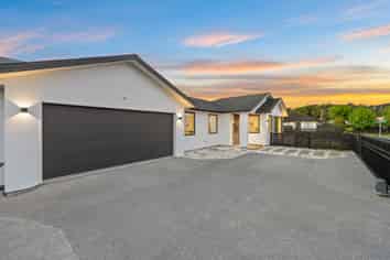 2 Walter Ruddock Avenue, Huapai