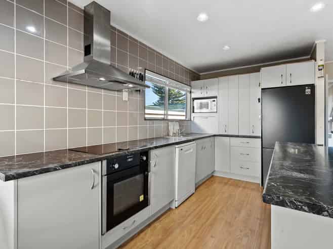 2/114 Clevedon Road, Papakura