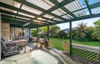 2/114 Clevedon Road, Papakura