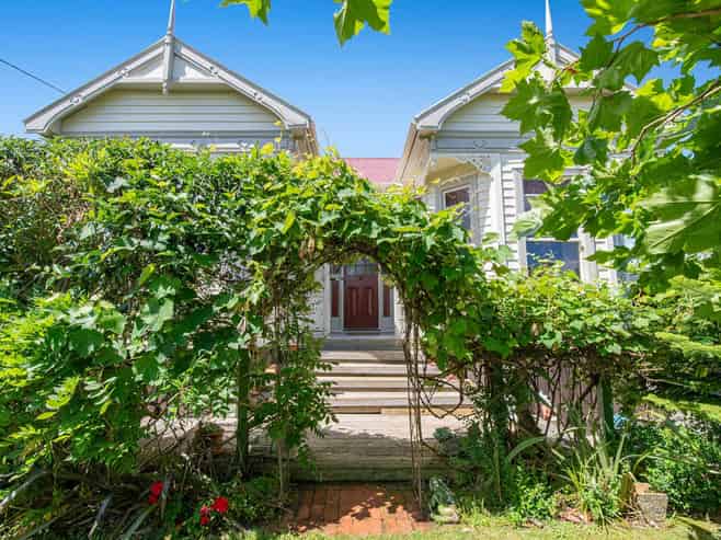 5 Downer Street, Helensville