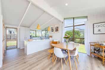 69 Pacific Parade, Army Bay