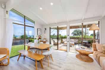 69 Pacific Parade, Army Bay