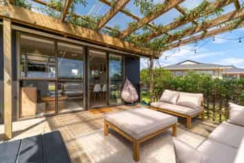 69 Pacific Parade, Army Bay