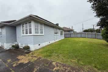 18 Crown Crescent, Otara