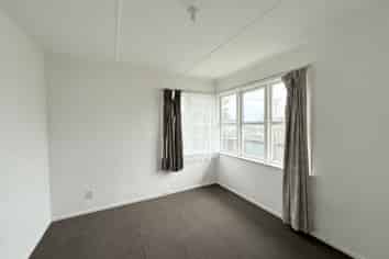 18 Crown Crescent, Otara