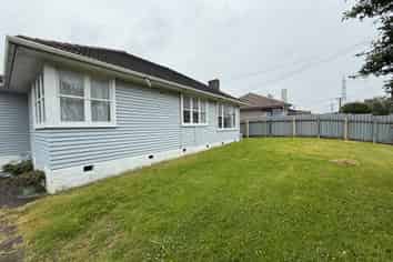 18 Crown Crescent, Otara