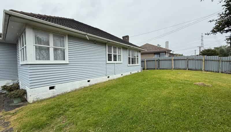 18 Crown Crescent, Otara