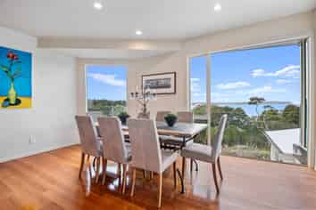 117 Tanekaha Road, Titirangi