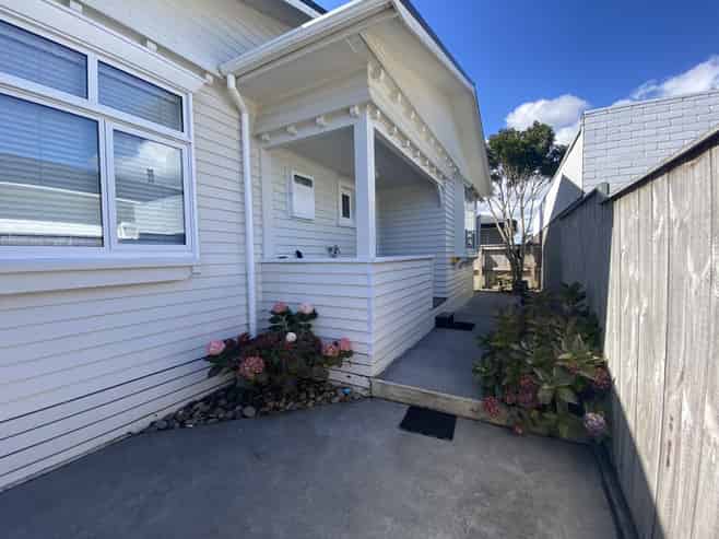 A/25 Tukapa Street, Westown