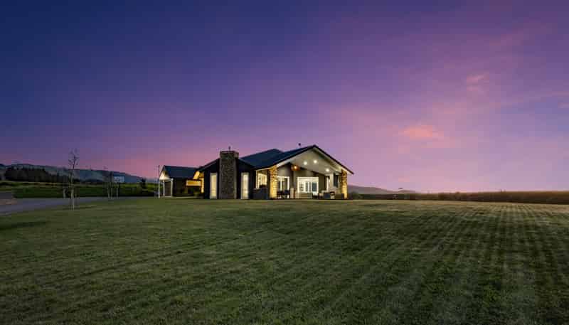 104 Kahuterawa Road, Linton