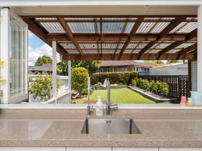 6 Thornlow Street, Glendene