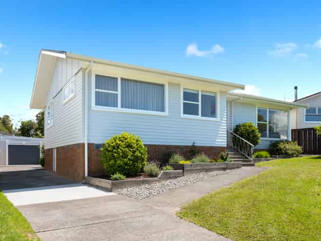 6 Thornlow Street, Glendene