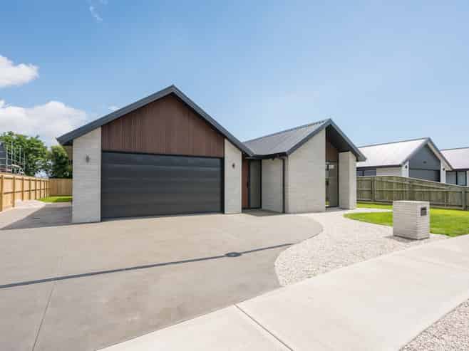 12 Hallmark Drive, Richmond