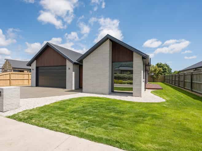 12 Hallmark Drive, Richmond