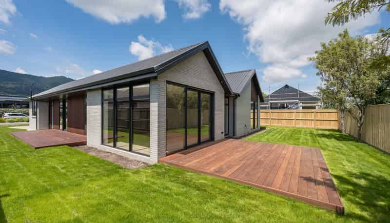 12 Hallmark Drive, Richmond