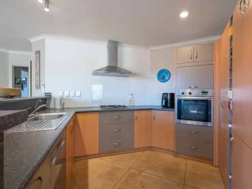 6 Ben Bracken Place, Bishopdale