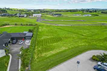 9 Runway Rise, Dairy Flat