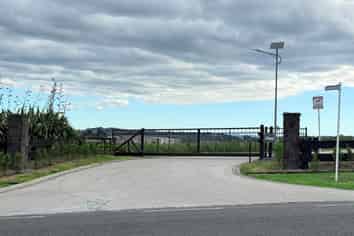 9 Runway Rise, Dairy Flat