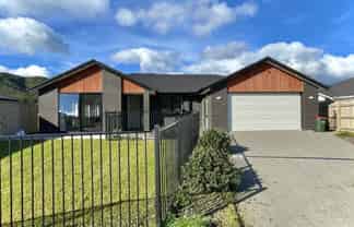 19 Te Ara O Toroa, Wainuiomata