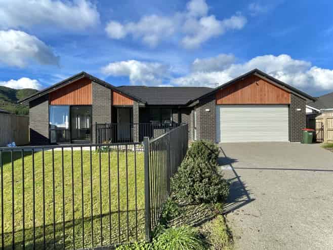 19 Te Ara O Toroa, Wainuiomata