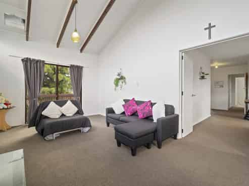 1 Deborah Place, Mangakakahi