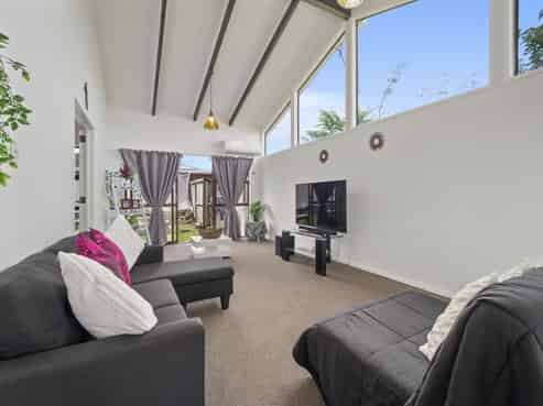 1 Deborah Place, Mangakakahi