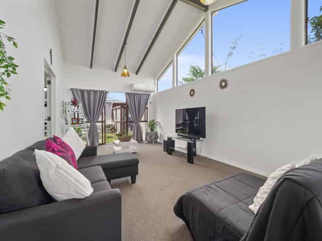 1 Deborah Place, Mangakakahi