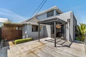 49 Paynters Avenue, Strandon