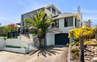 49 Paynters Avenue, Strandon