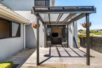 49 Paynters Avenue, Strandon