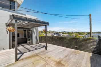 49 Paynters Avenue, Strandon