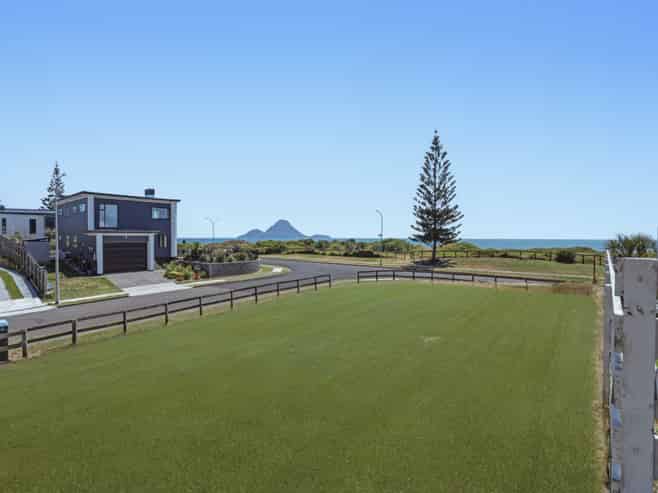 14 Pacific Parade, Coastlands