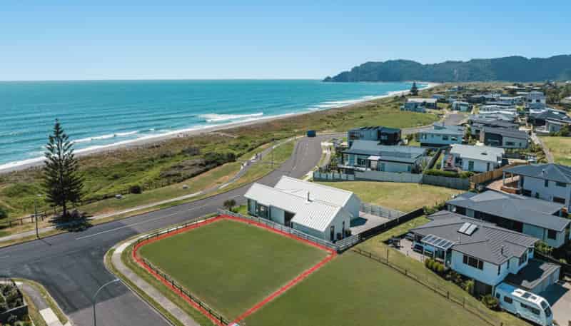 14 Pacific Parade, Coastlands