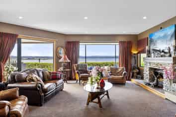 2/41 Mapara Road, Acacia Bay