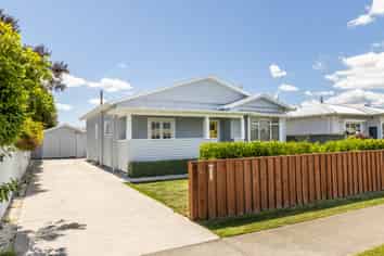 414 Massey Street, Akina