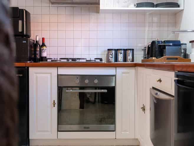 2/7 Quiet Woman Way, Monaco