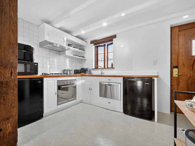 2/7 Quiet Woman Way, Monaco