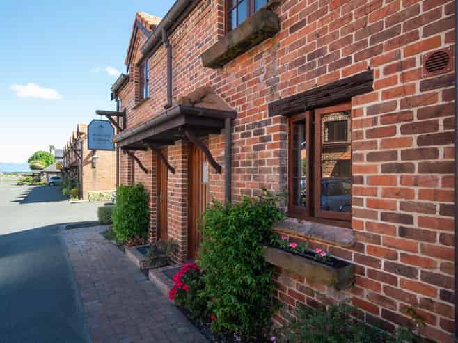 2/7 Quiet Woman Way, Monaco