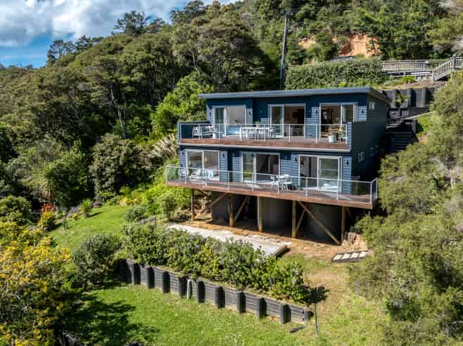 231 Ocean View Road, Oneroa