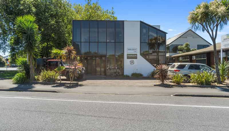 First Floo/1110 Victoria Street, Hamilton Central